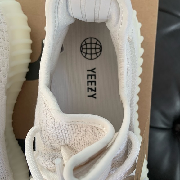 YEEZY Boost 350 v2 BONE - Picture 4 of 6
